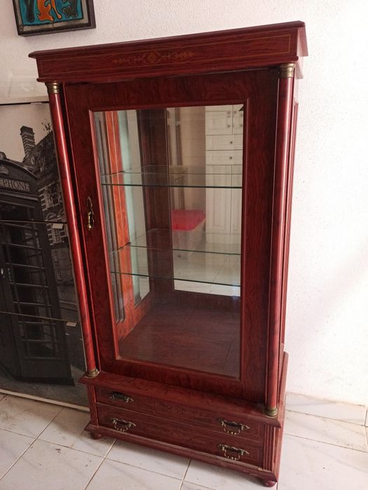PARA DESOCUPAR! Móvel vitrine com espelho, gavetas e prateleiras de vi