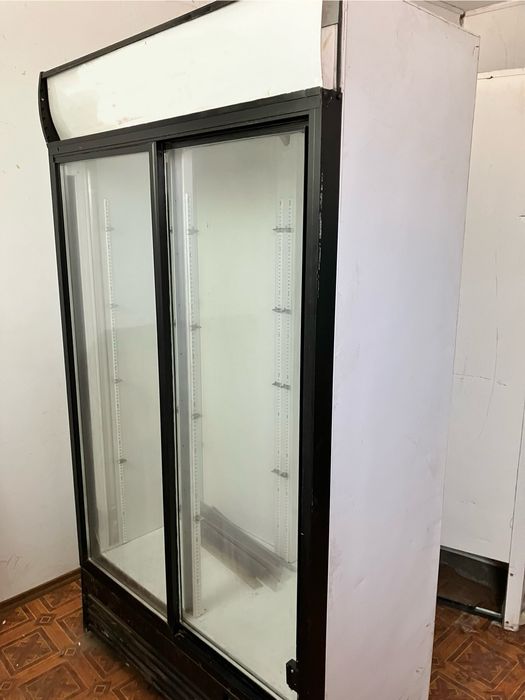 Продам холодильный шкаф, холодильная витрина двухдверная