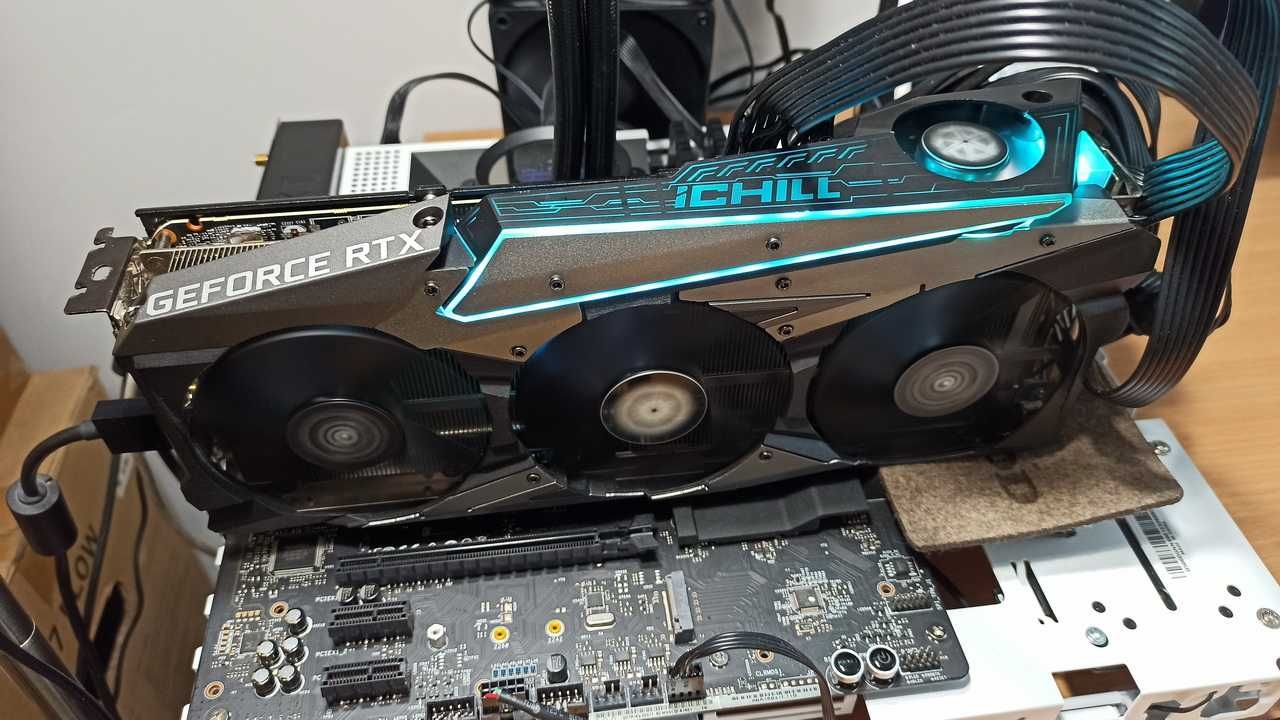GeForce Inno3D RTX 3070 Ti iCHILL X4
