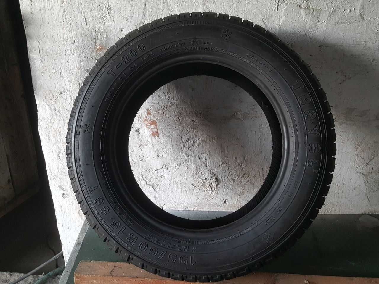 Opona Jak Nowa Demo zimowa 195/60R15 8,8mm Trayal T-200