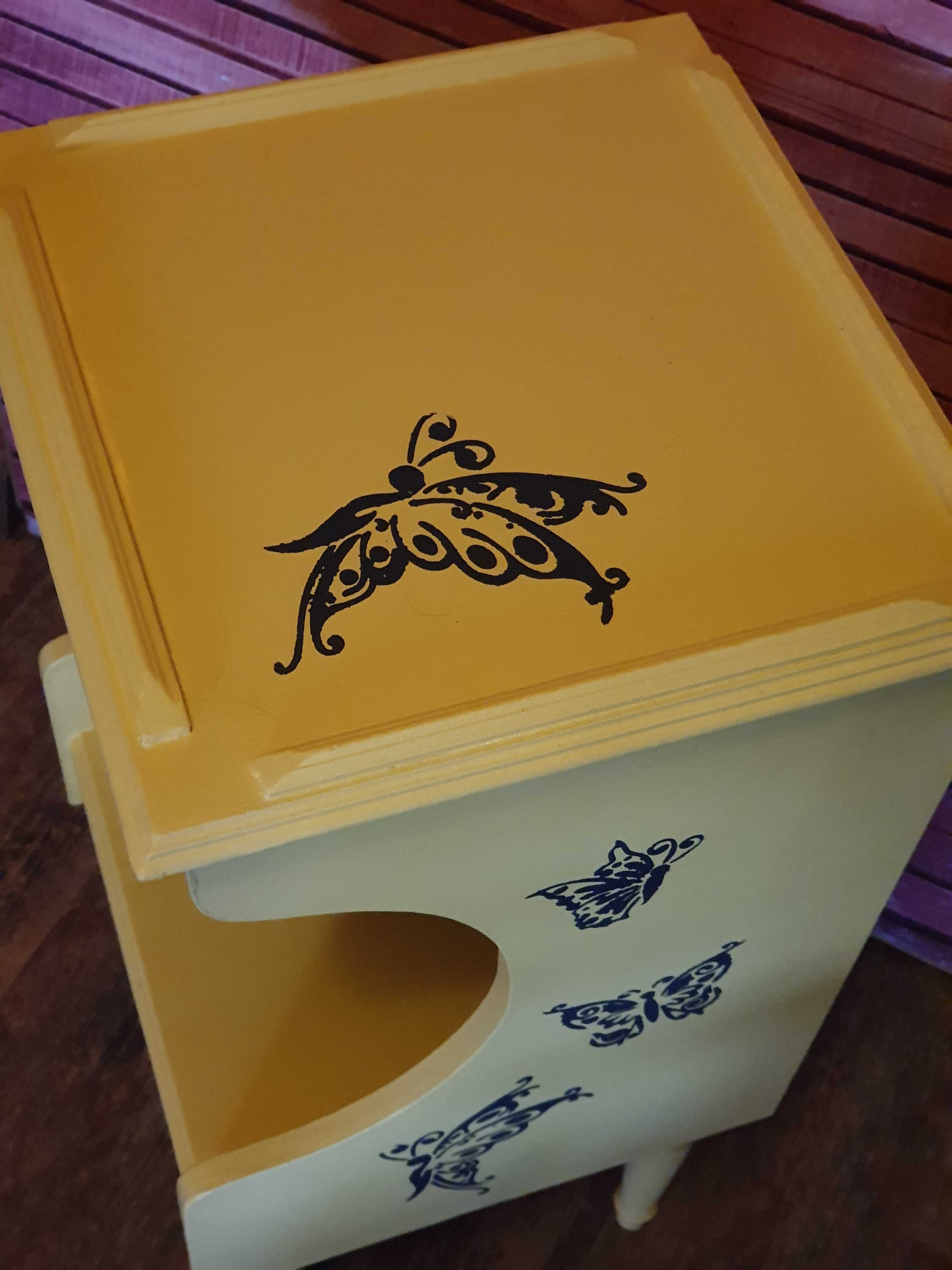 Odnowiona szafka żółta w motyle