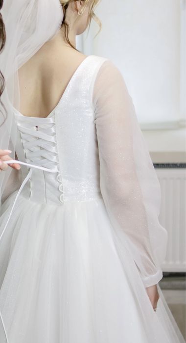 Продам весільну сукню