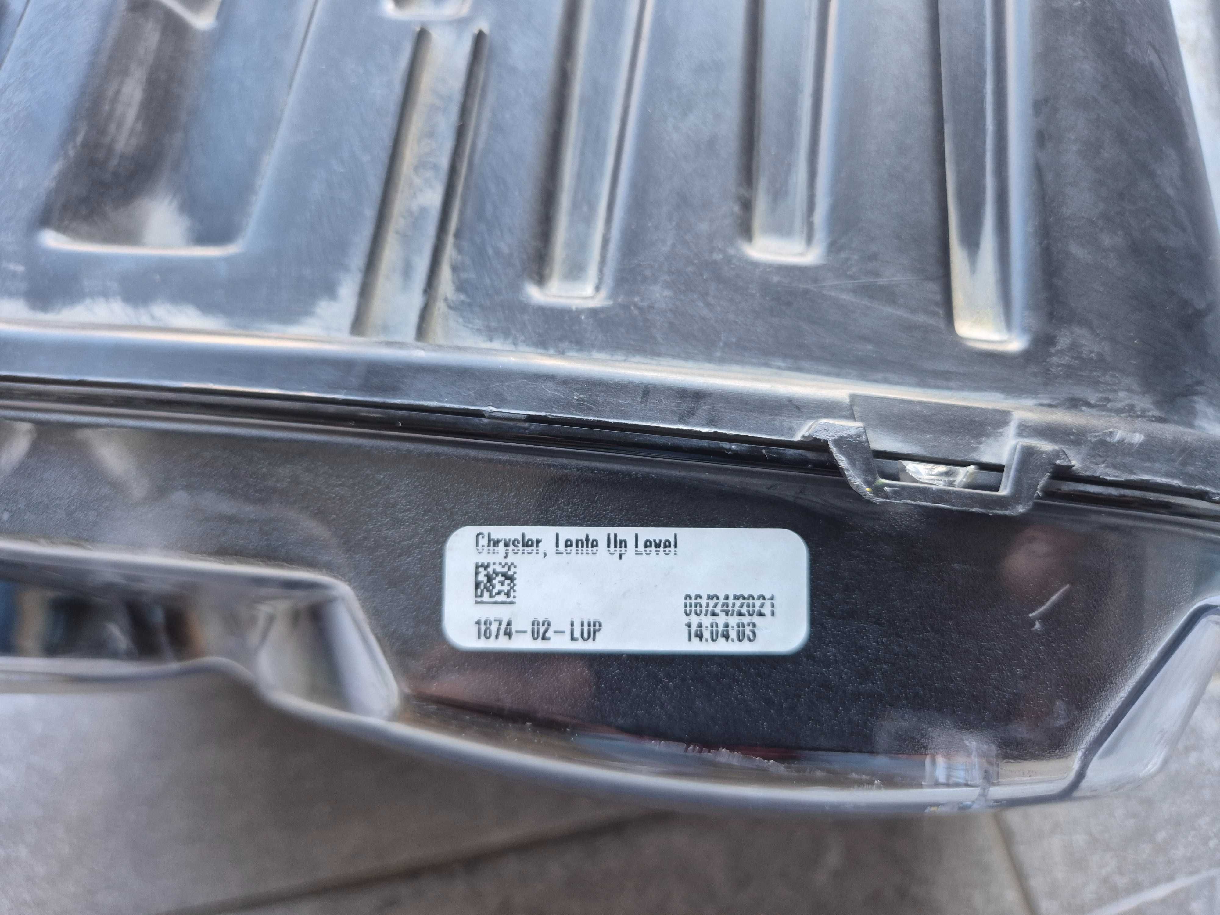 dodge challenger lampa przod lewa