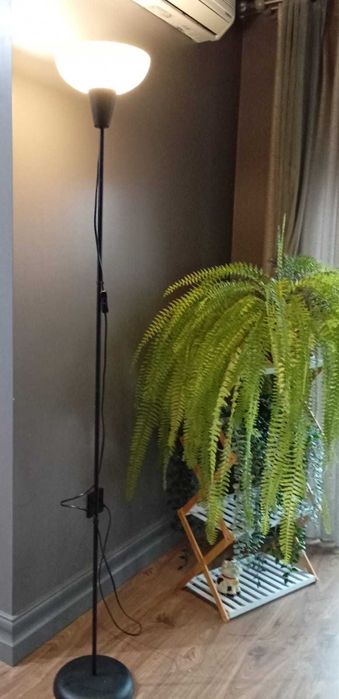 Candeeiro de Pé Moderno — Luz Suave, Perfeito para Sala ou Quarto