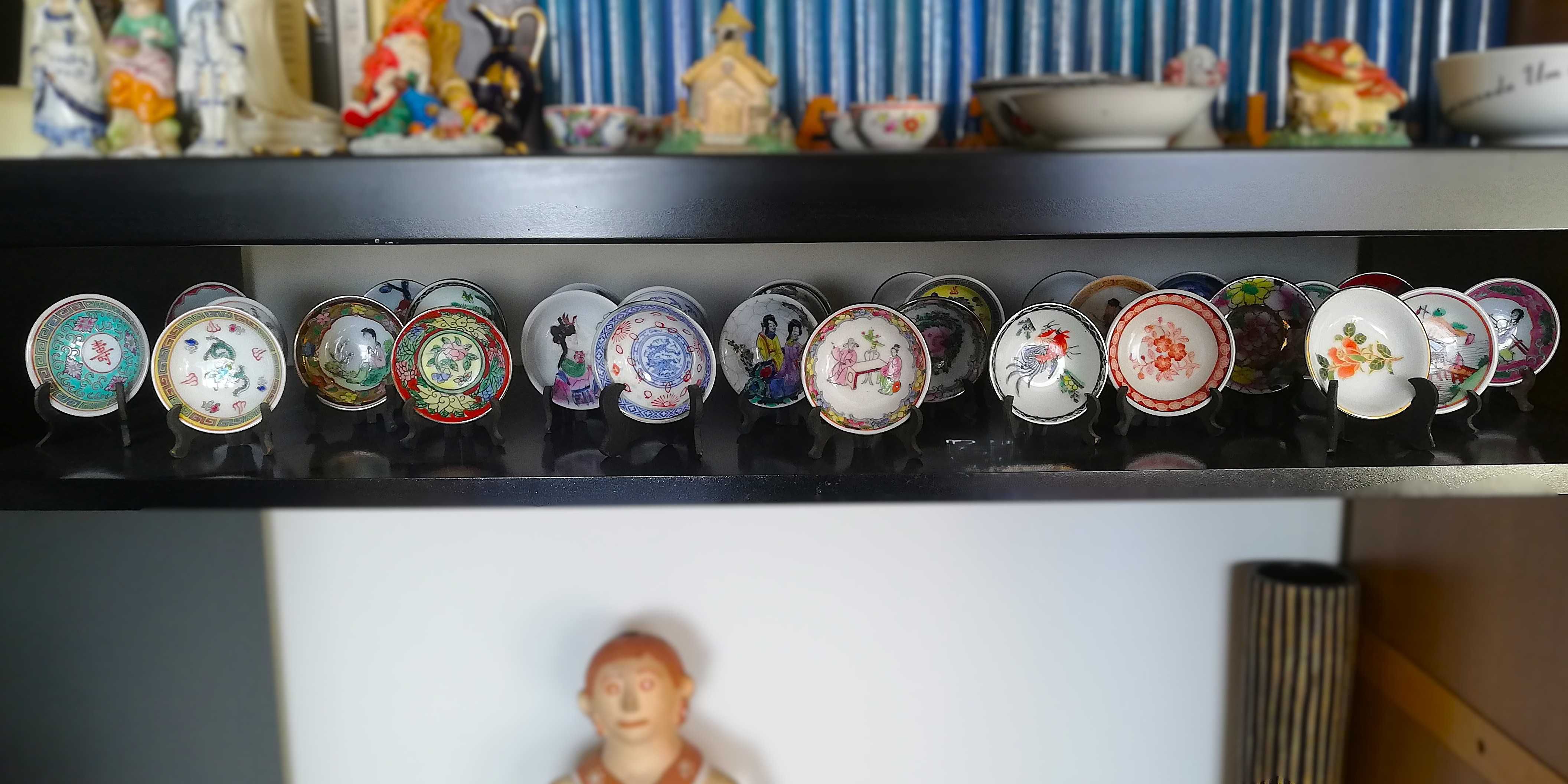 Conjunto de 30 tacinhas em porcelana oriental