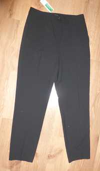 Czarne klasyczne spodnie na kant do biura Benetton r. 36, cena 39 EUR