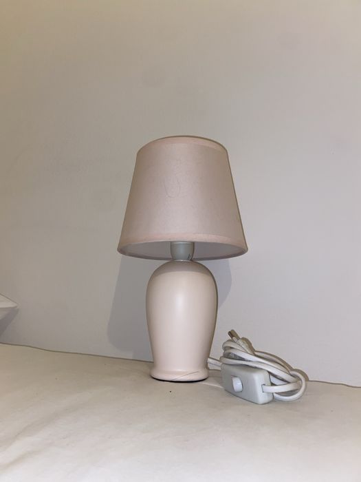 Candeeiro de mesa rosa c/ lampada a acompnhar