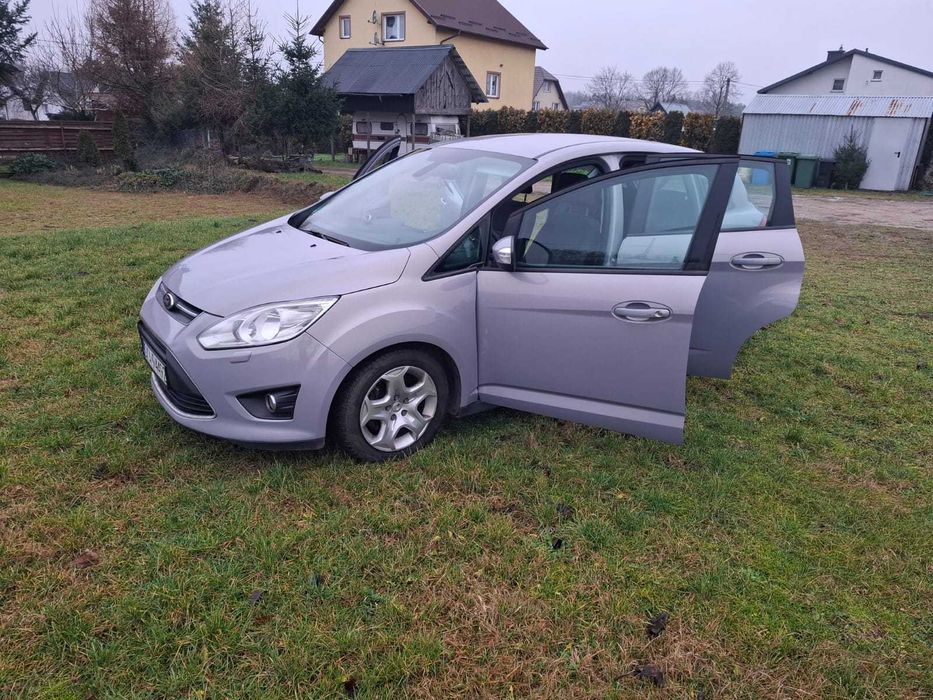 samochód osobowy Ford C-MAX