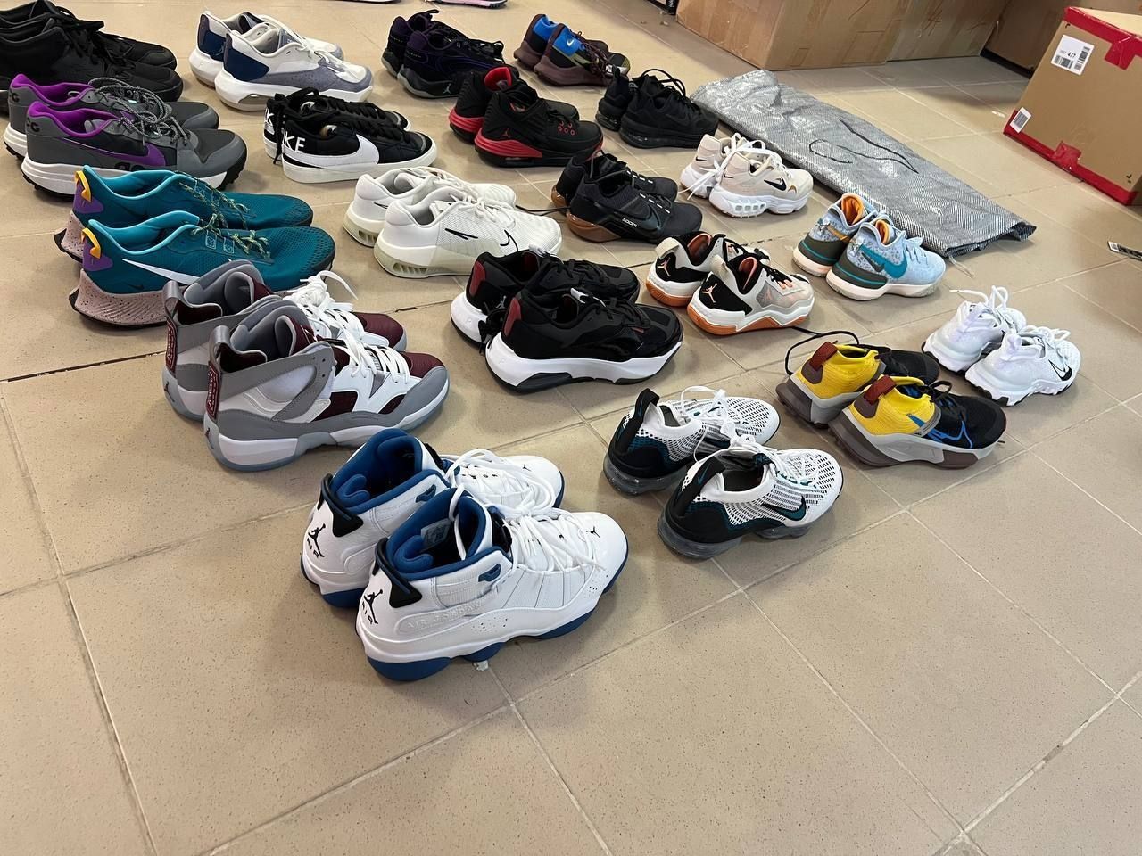 Кросівки Nike Оптом Аутлет Сток із Європи