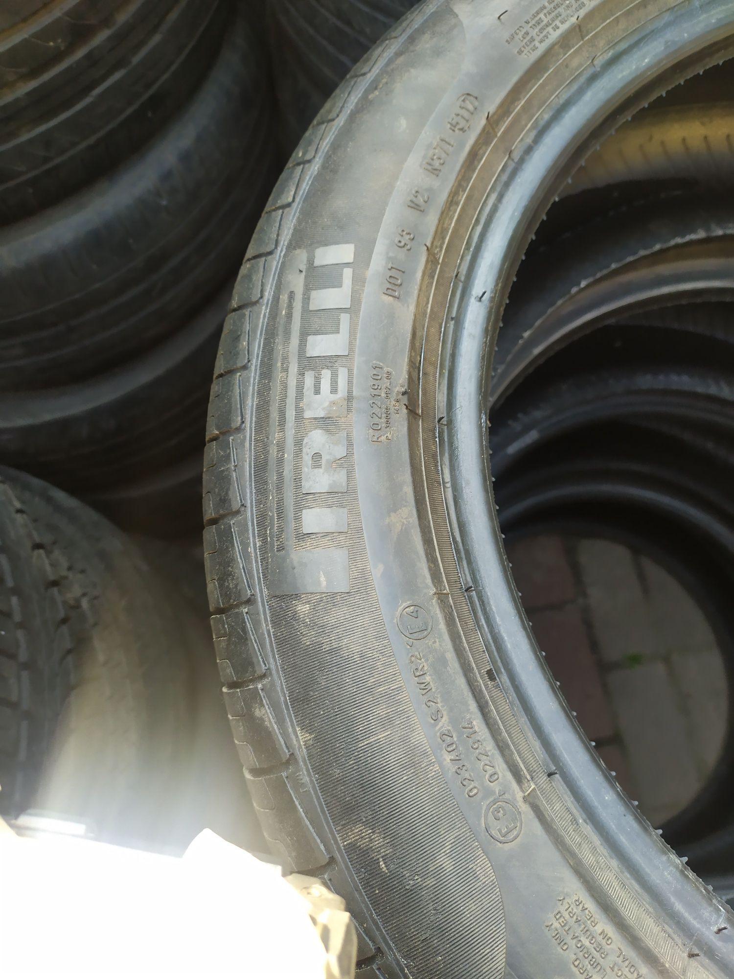 Продам шини 245 50 18 Pirelli