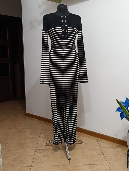 Długa sukienka z dzianiny w paski