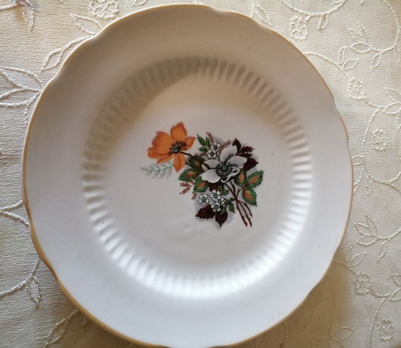 Тарелки посуда, блюда, селедочницы, глубокие тарелки столовые