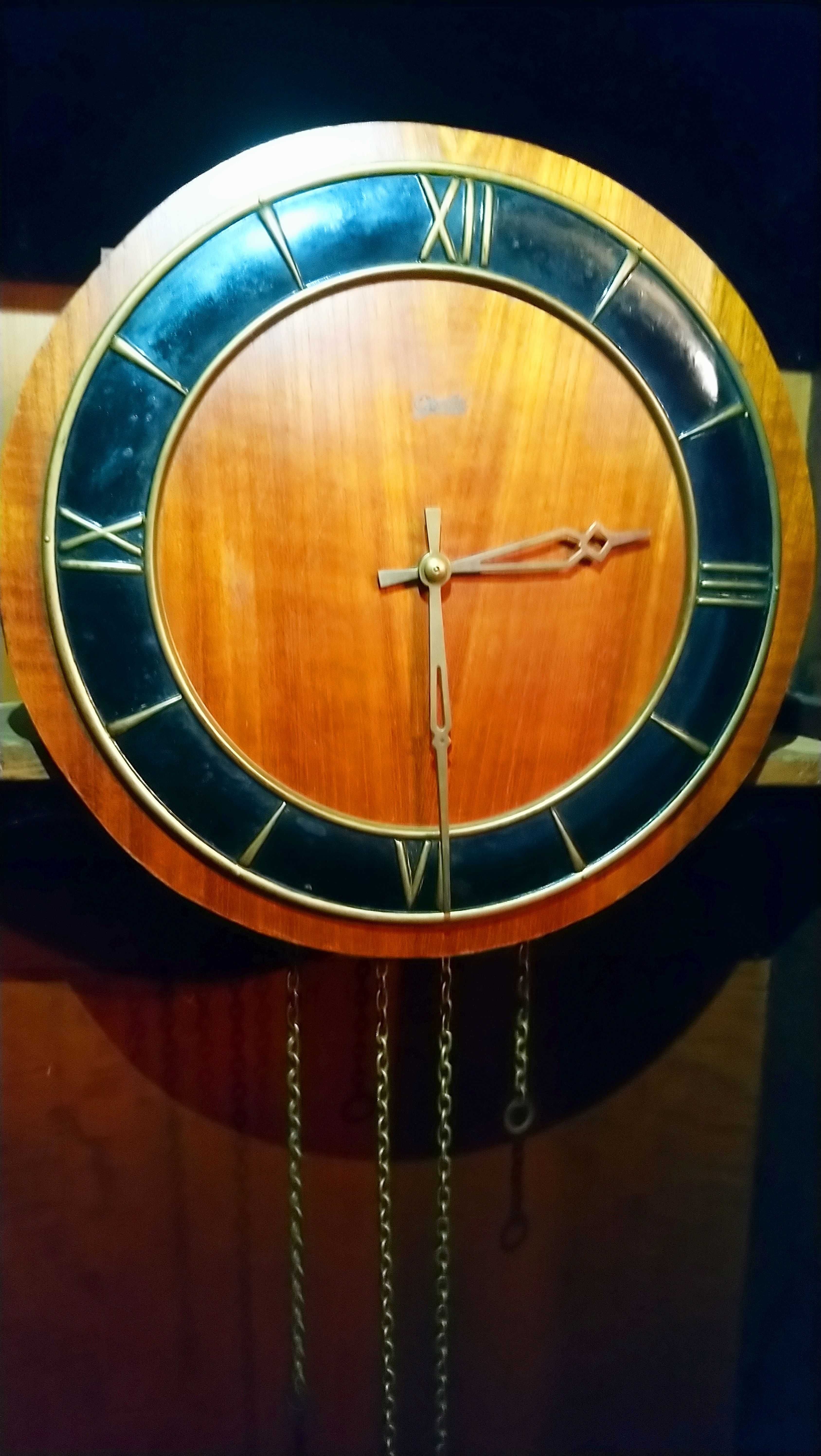 Zegar stojący marki Genfa