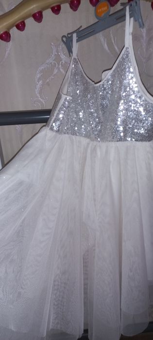 Гарна сукня. H&M на 8-9 років