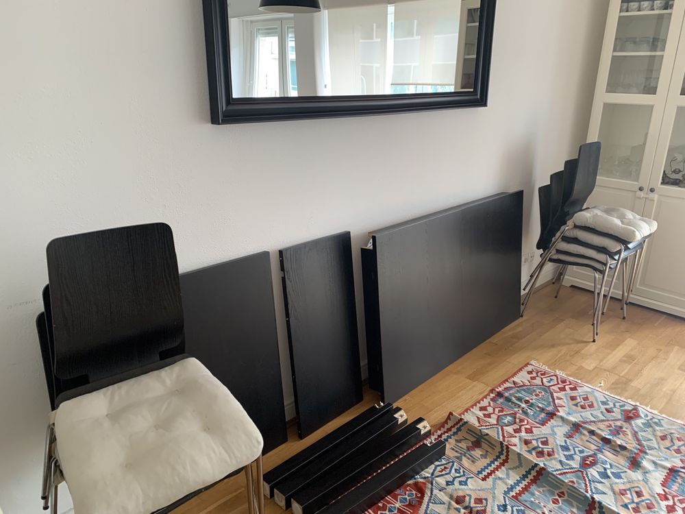 Conjunto de sala de jantar: mesa, 9 cadeiras e espelho