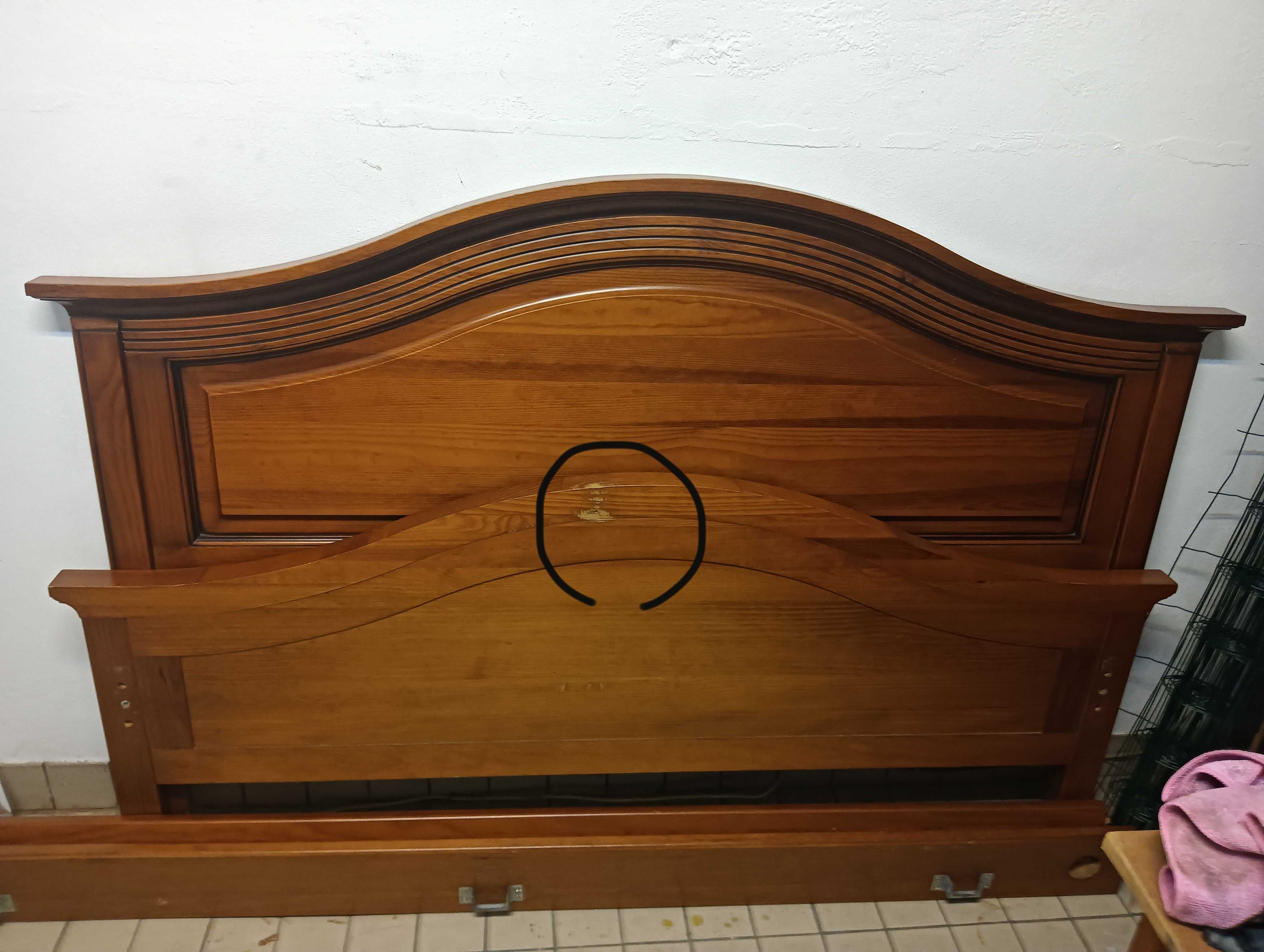 Mesinha cabeceiras e cama completa 100€