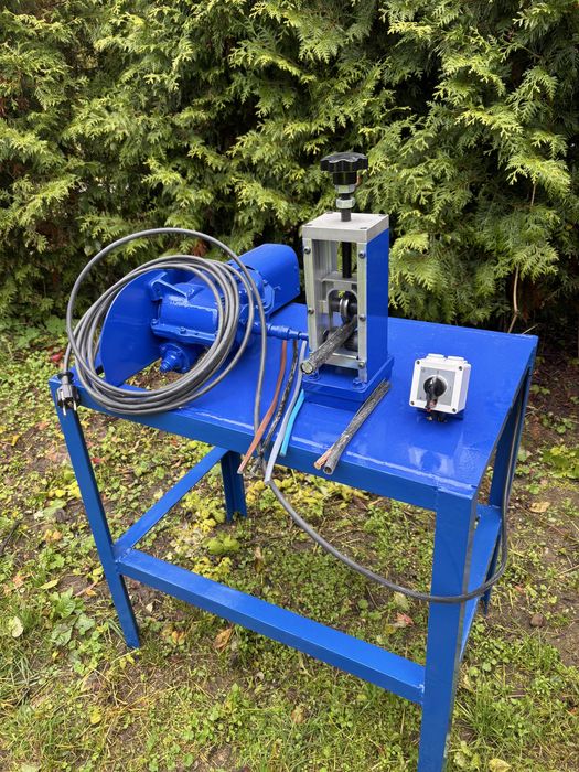 Korowarka do kabli elektrycznych , odizolowywacz na 230 V