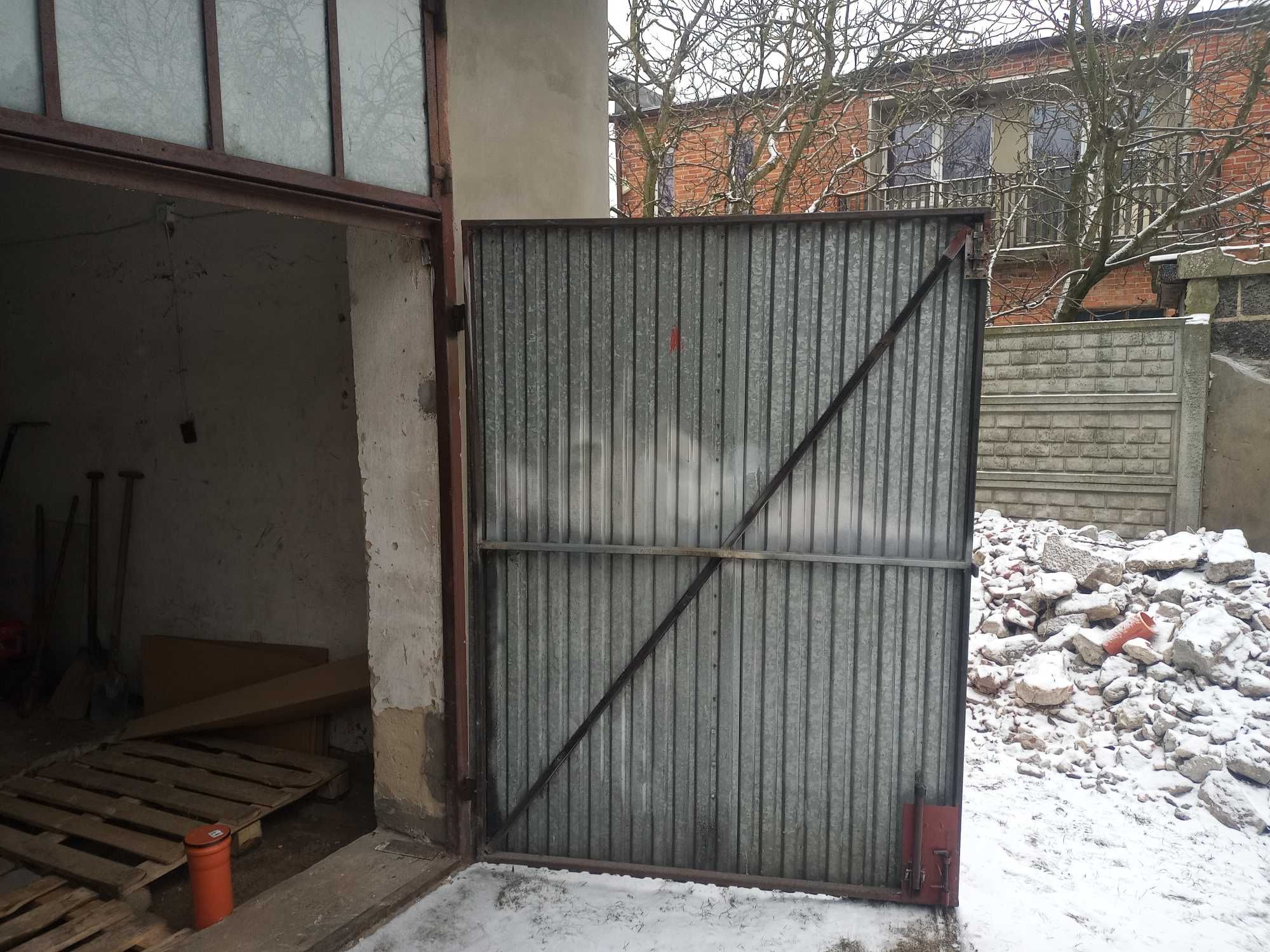 Drzwi garażowe dwuskrzydłowe