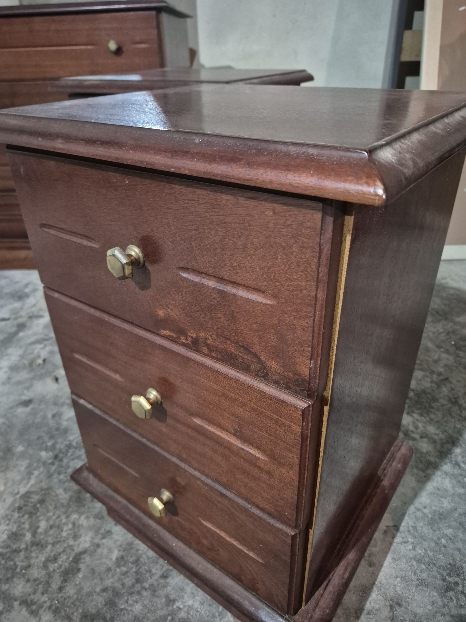 Conjunto comuda e mesas cabeceira