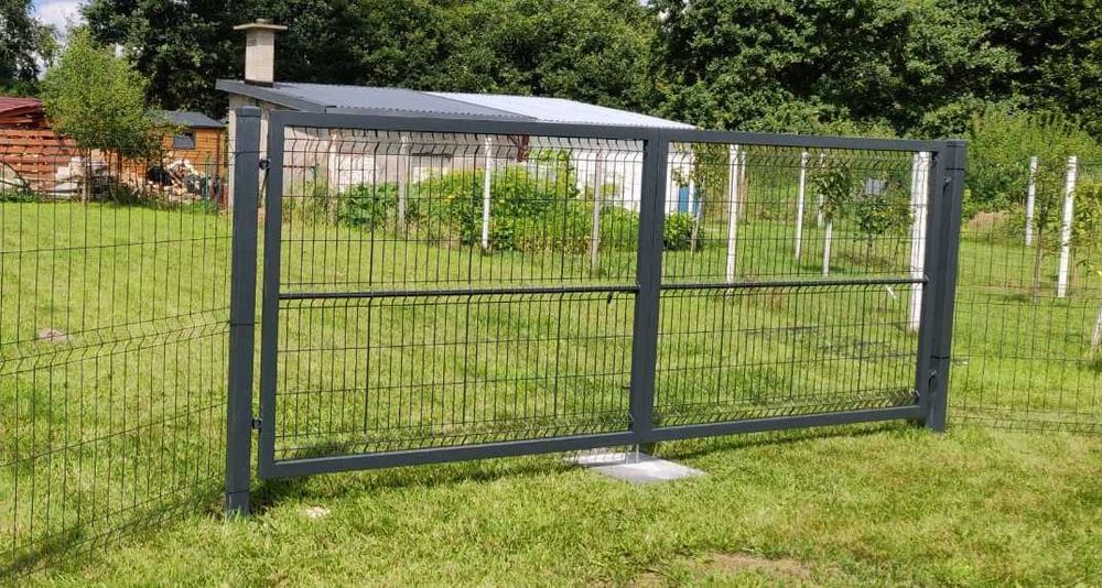 Brama dwuskrzydłowa 4000x1500 w komplecie. Grube słupy i panel 3D