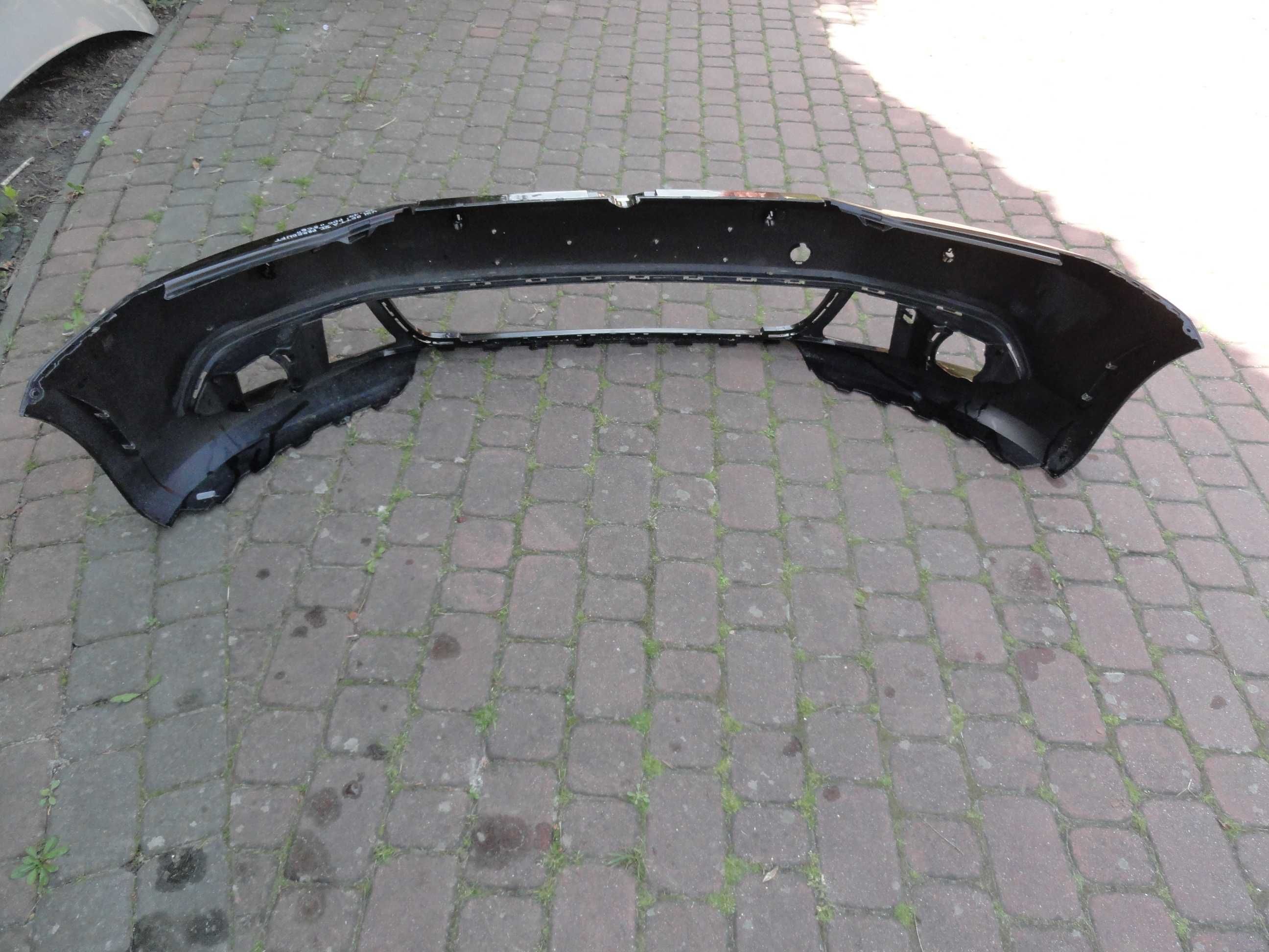 VW Jetta 6 "5C6" Zderzak przód ładny PDC 10-14