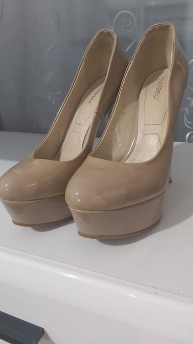 Туфлі жіночі на підборах