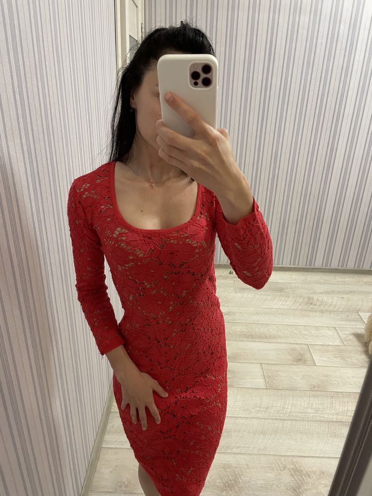 Червона сукня / Красное платье