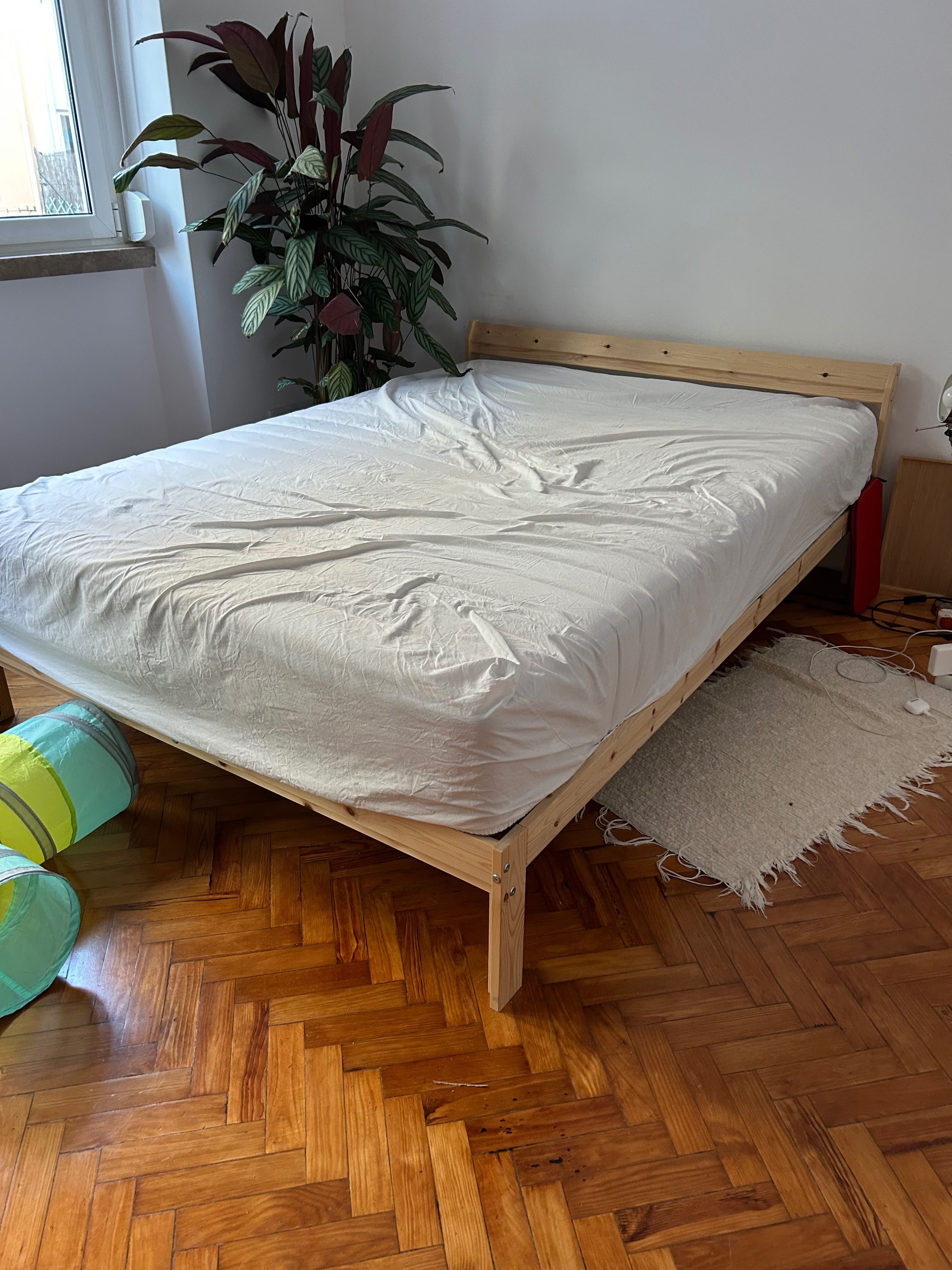 Estrado de cama com colchão