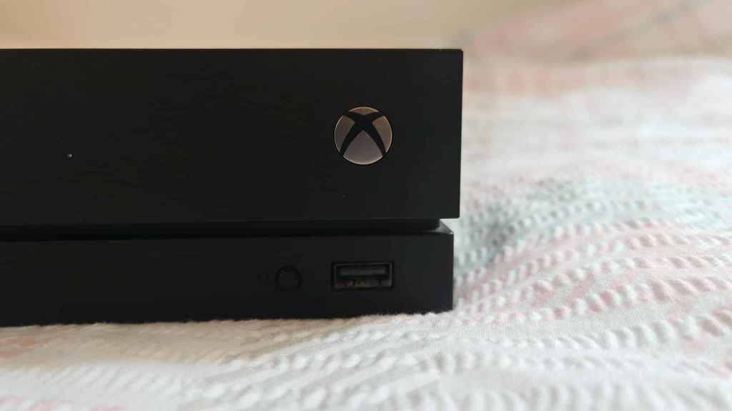 Xbox One X 1TB + PAD