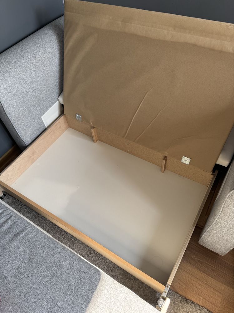 Sofa dwuosobowa z funkcją spania i pojemnikiem