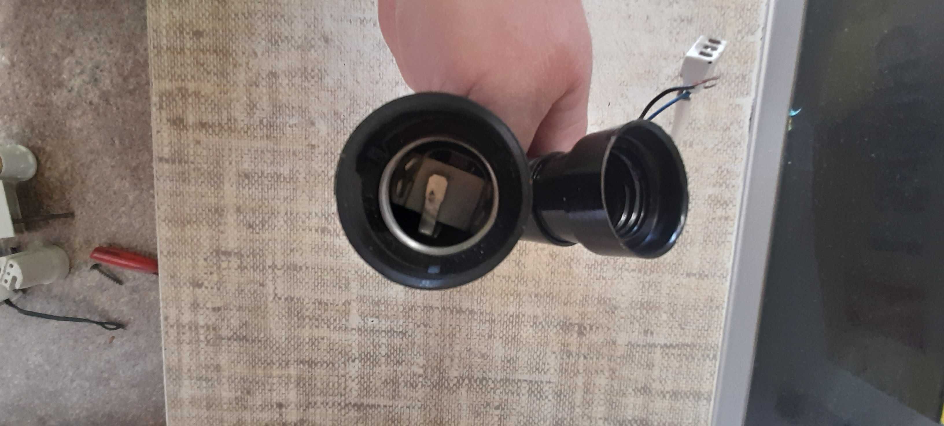 Starocia z garażu oprawki żarówek