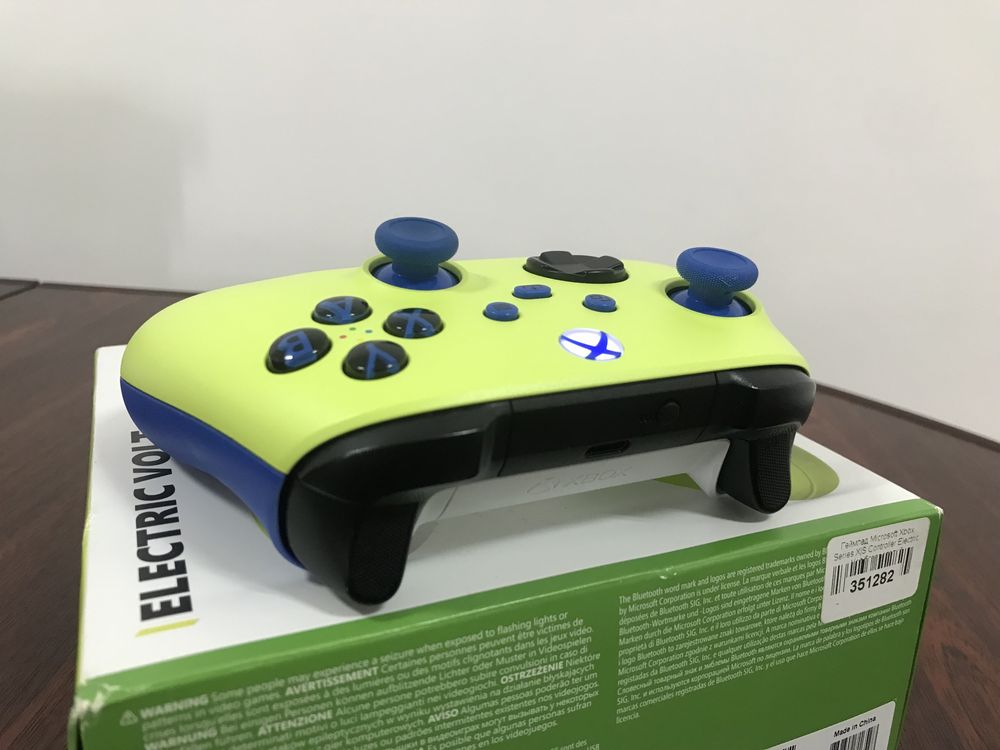 Геймпад XBOX Series S X Electric Volt есть нюанс