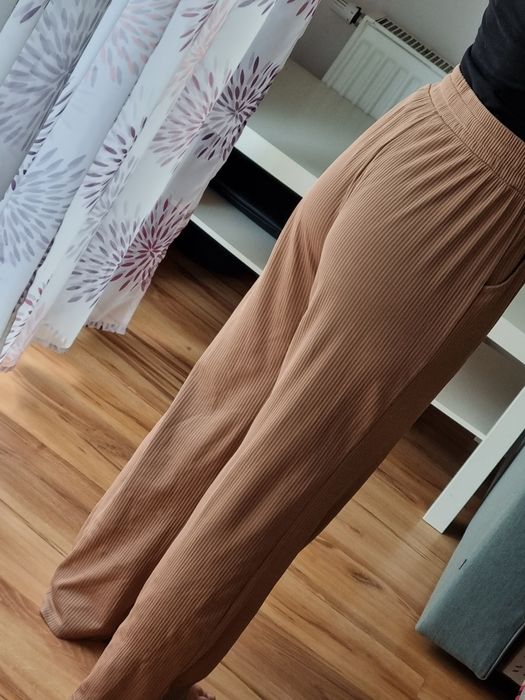 Nowe Bawełniane beżowe letnie spodnie z szerokimi nogawkami r. M