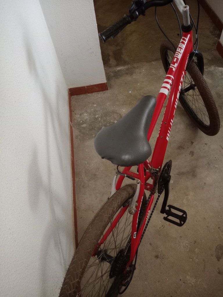 Bicicleta roda 24  65€  pegar e andar mudanças frente e trás peneus bo