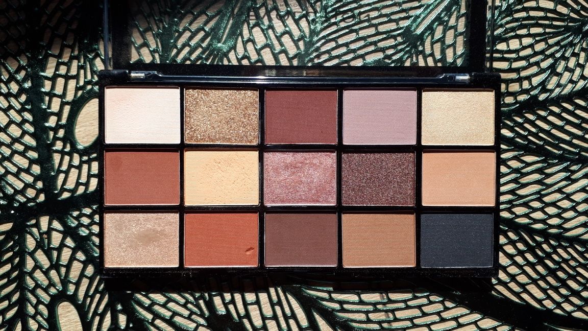 Makeup revolution paleta cieni do powiek Reloaded " Velvet rose".