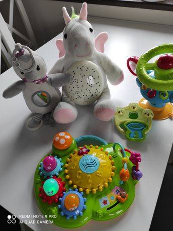 Zabawki  interaktywne niemowlęce
