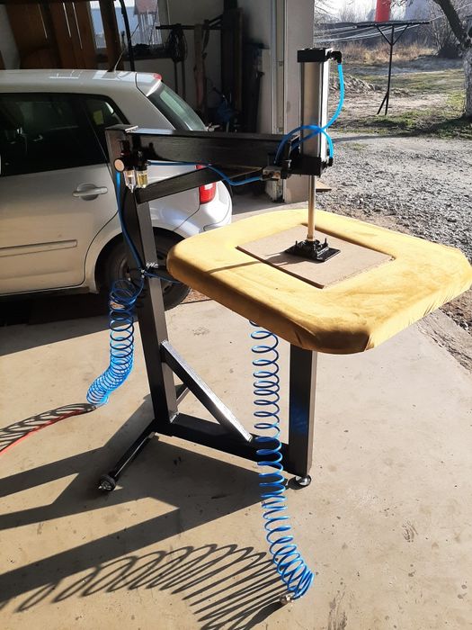 Prasa tapicerska do paneli krzeseł praska scisk pneumatyczna