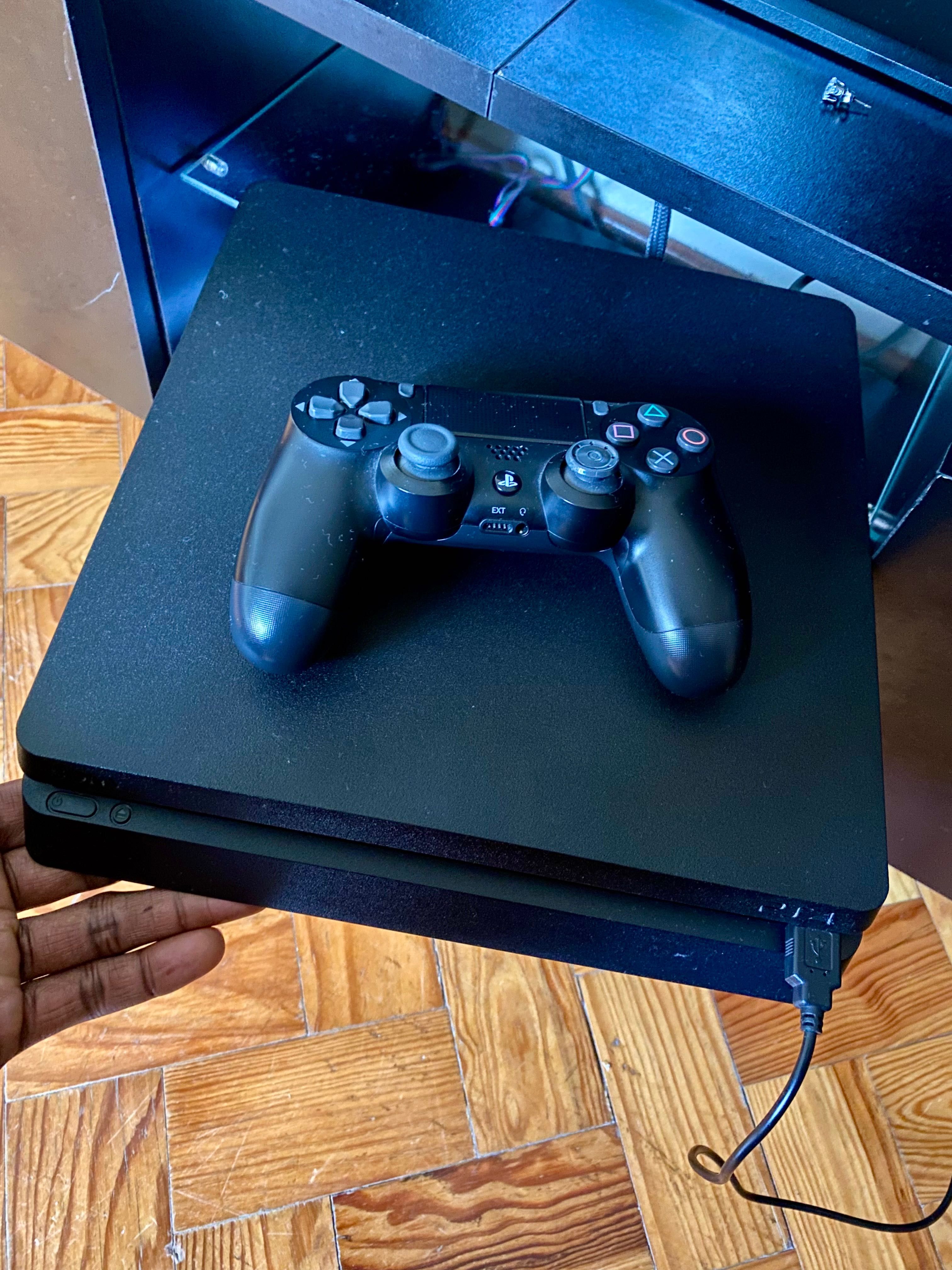 PlayStation 4 Slim 1tb