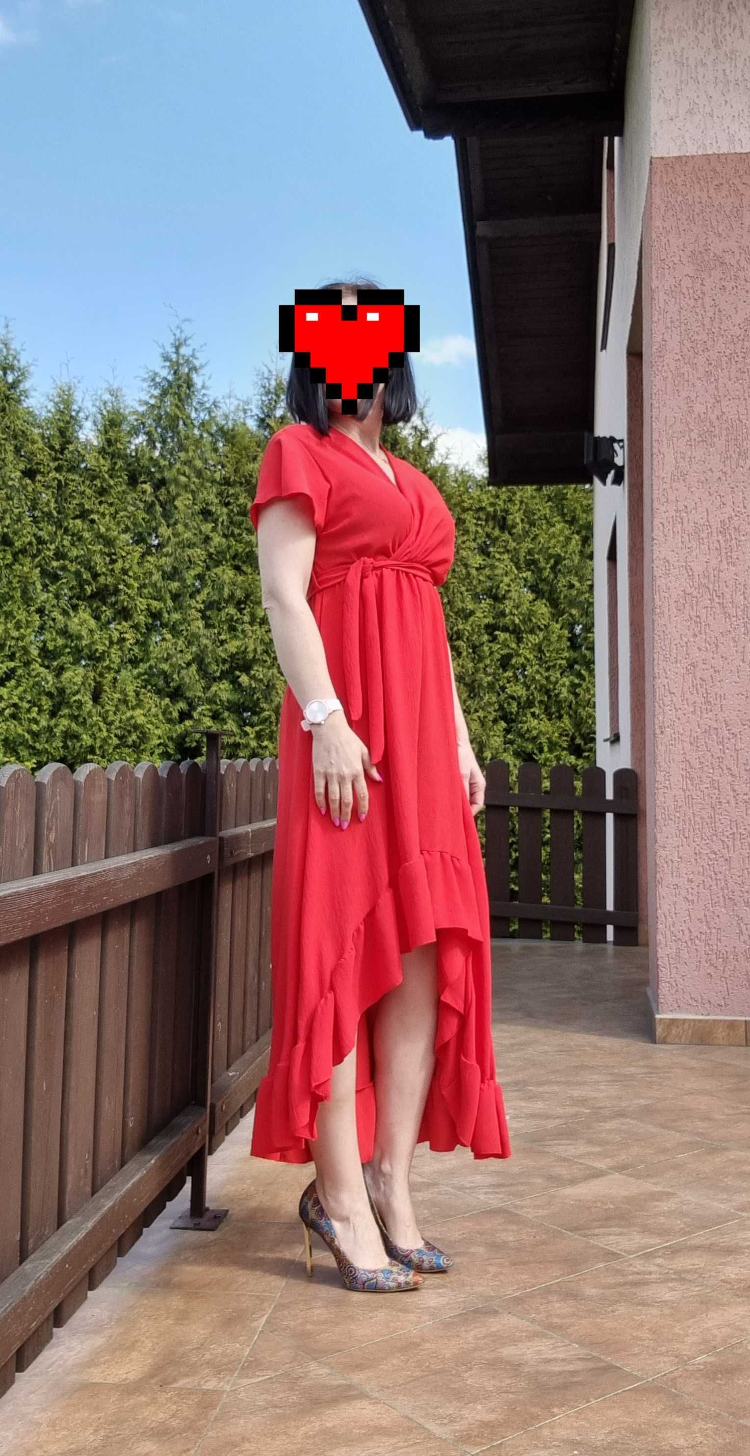 Czerwona sukienka uni