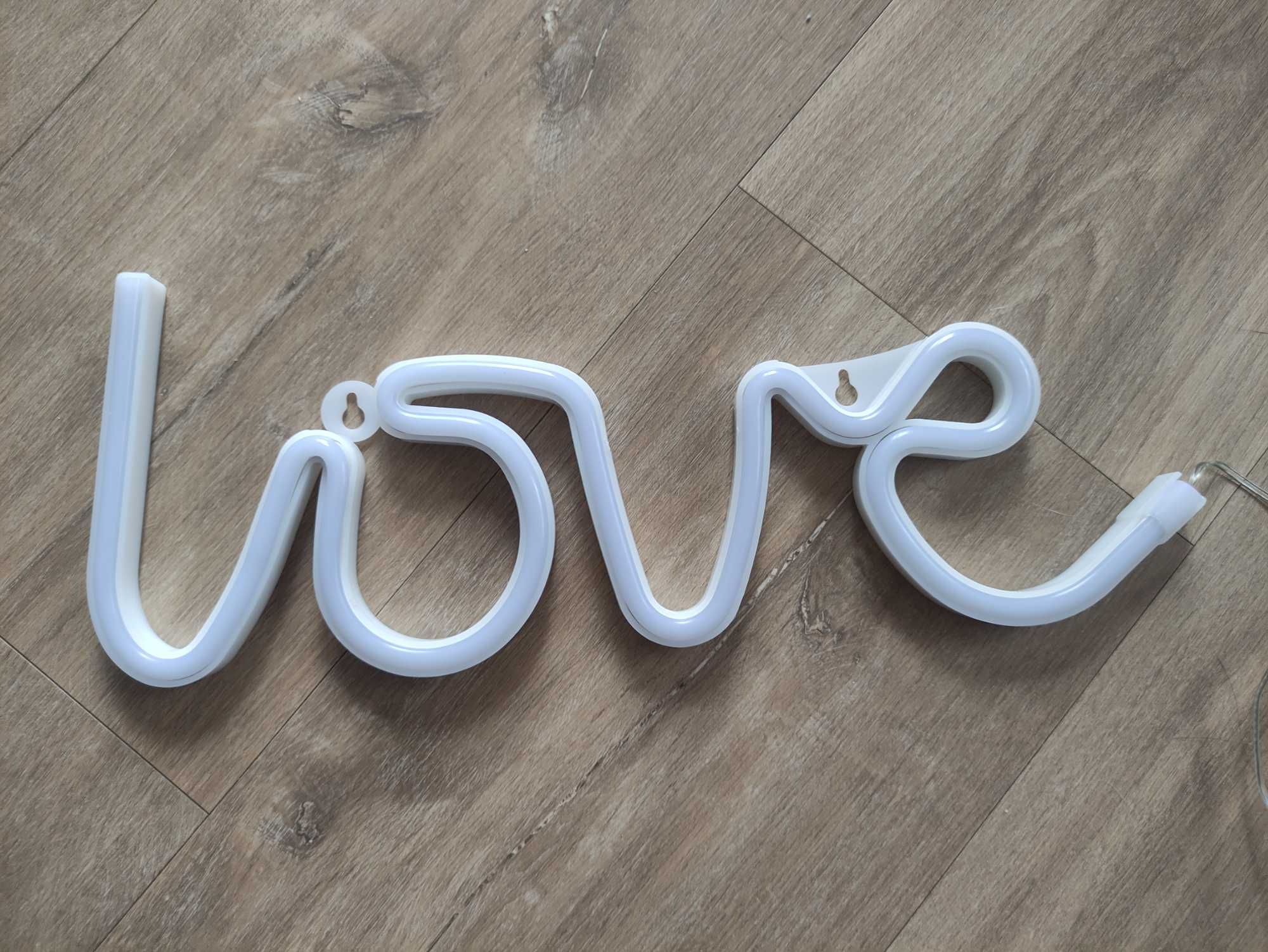 Neon led "Love".