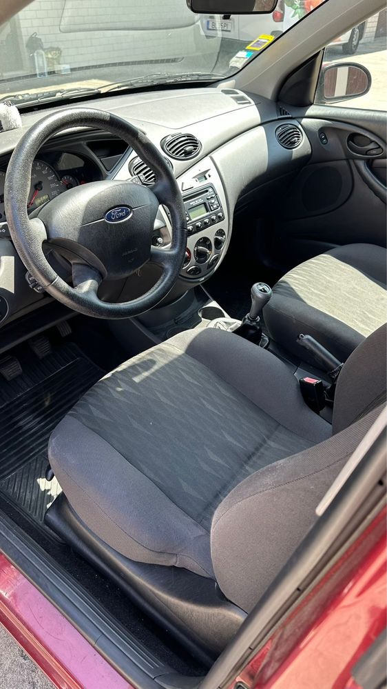 Ford Focus 1.4 Gasolina 5 portas – 2003 – 90.000 km