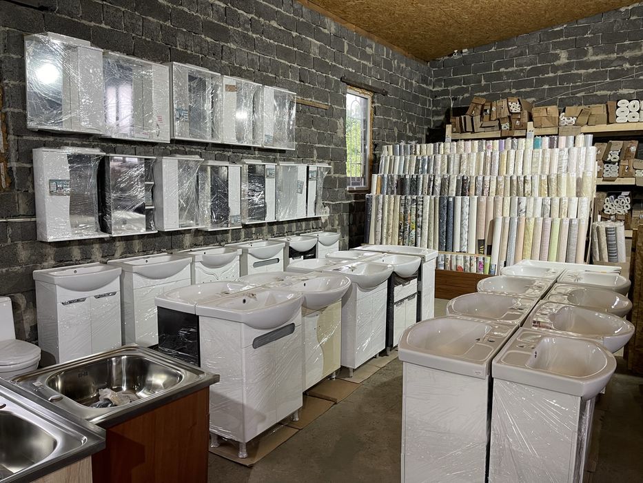 Унітази, пенали, тумби з умивальниками