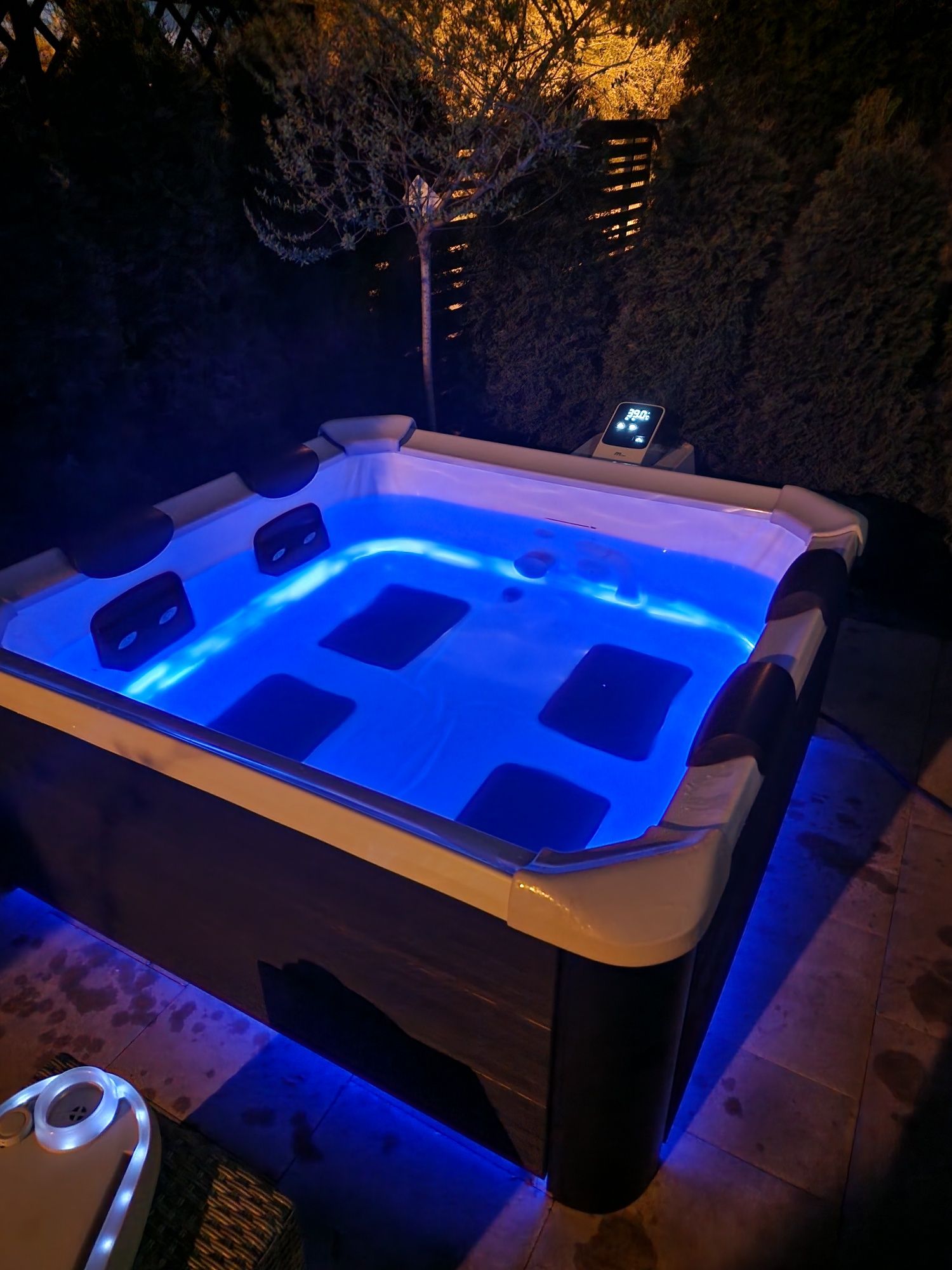 MSpa Panelowe Oslo 6os Bicze wodne hydromasaż LED Wifi Sztywne Jacuzzi