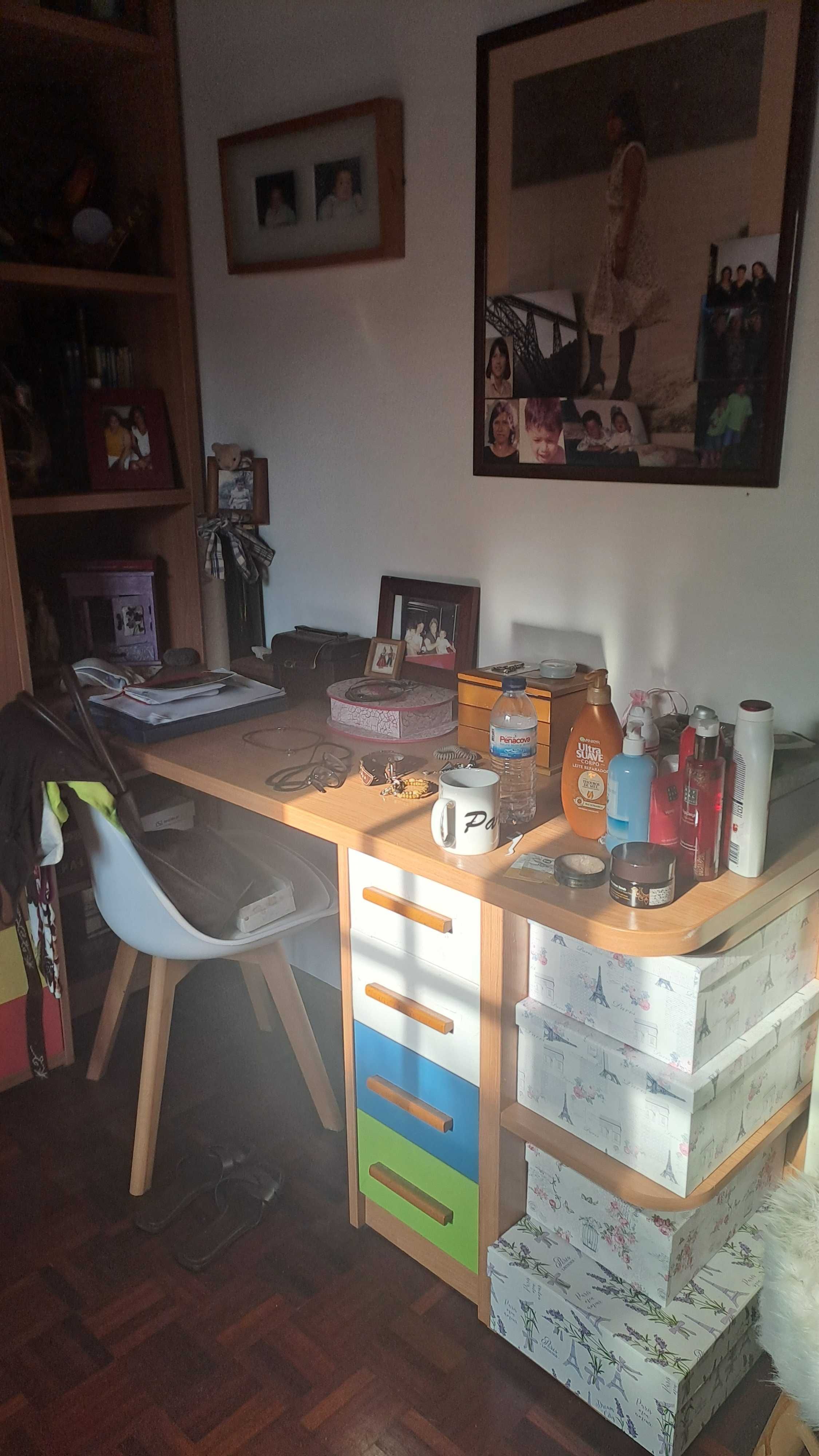mobilia de quarto de solteiro