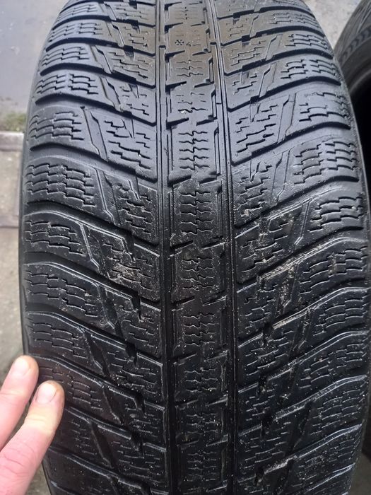 Продам зимову гуму нокіан 255 60 18