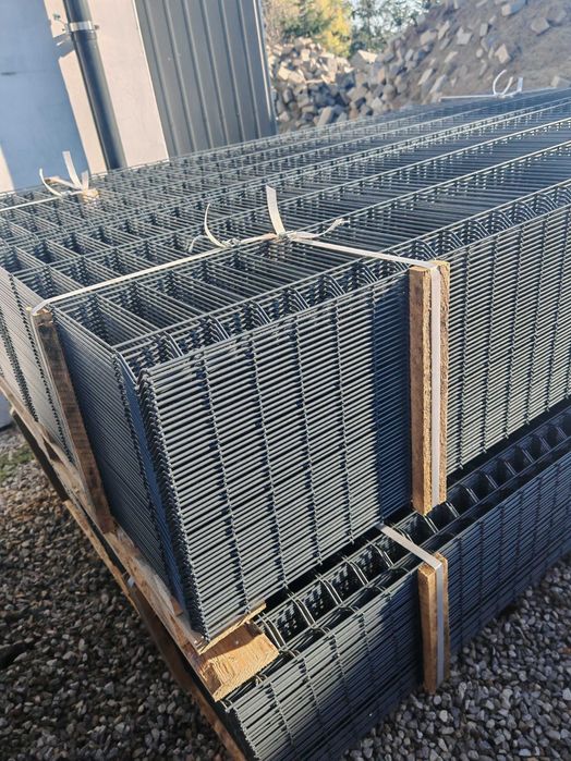 Panele ogrodzeniowe 3D, słupki ,obejmy ,mocowania do podmurówki/słupka