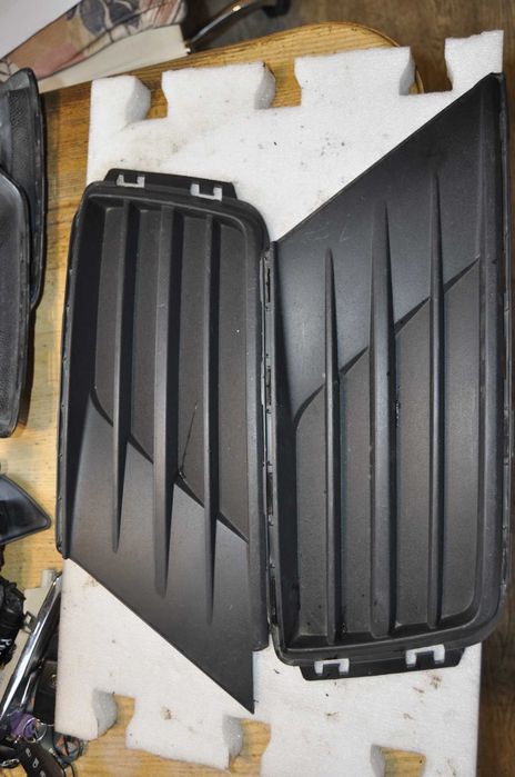 VW Caddy III 2015 Kratka Zderzaka Prawa Lewa Przód 2K5