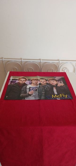 Poster Rihanna/Mcfly, com defeito