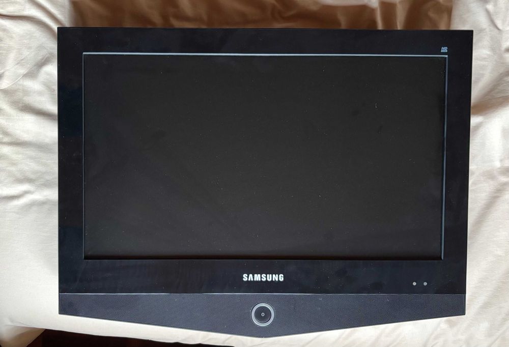 TV Samsung LE26R32B s/ suporte de parede ou pé