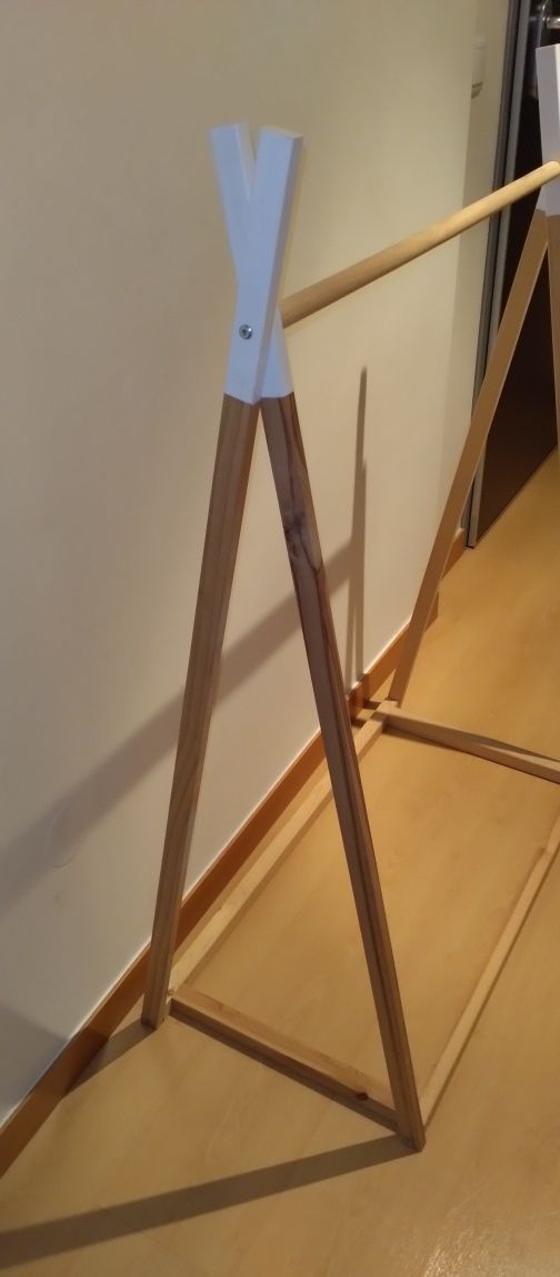 Charriot / Cabide para quarto de criança